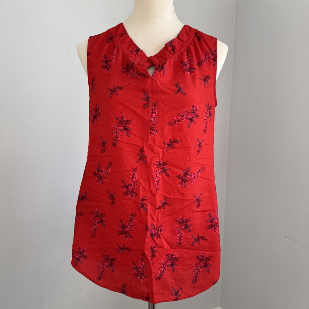 Cabi Sleeveless Top Women's XS Red Floral‎ Blouse Work to Weekend Holiday Ready